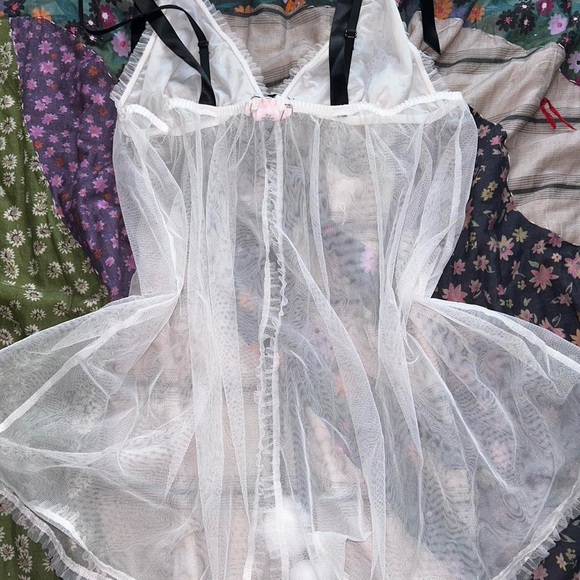 Victoria’s Secret snowflake ruffley lingerie top ! size m - Picture 3 of 3